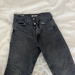 Black wash Levi’s 🖤